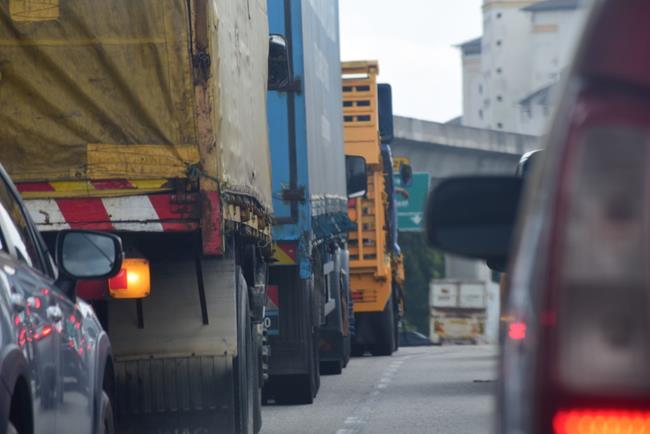 samochody ciężarowe, w których montuje się opony opatrzone etykietami