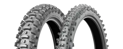 Zbliżenie bieżnika Bridgestone X10 110/90-19 62 M Tył TT