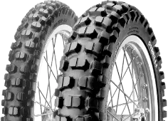 Zbliżenie bieżnika Pirelli MT 21 Rallycross