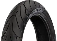 Zbliżenie bieżnika Pirelli ANGEL GT