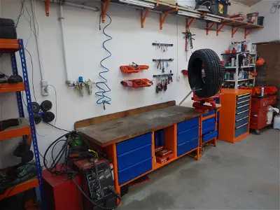 Lin Garage